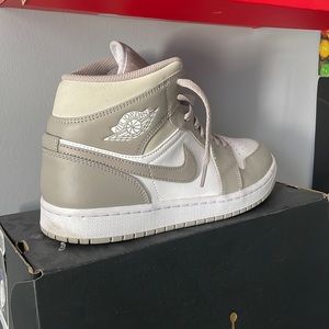 Size 8 college gray air Jordan one mids
